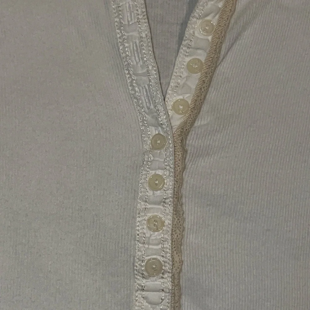 Y2K Abercrombie White Ribbed Henley Baby Tee Moose Logo Fitted XS/S (Kids XL) - Picture 5 of 6